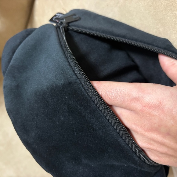 Hello Kitty velvet Crossbody Bag - Picture 4 of 5